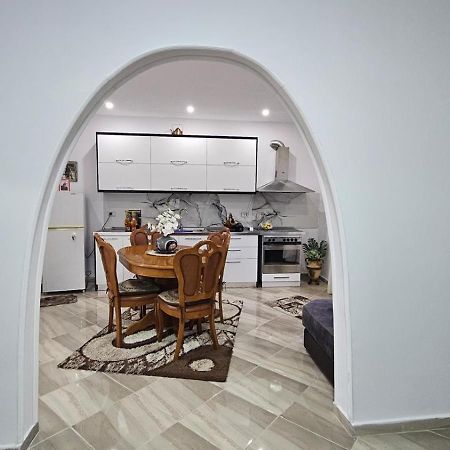 Guesthouse Albi เบราท ภายนอก รูปภาพ
