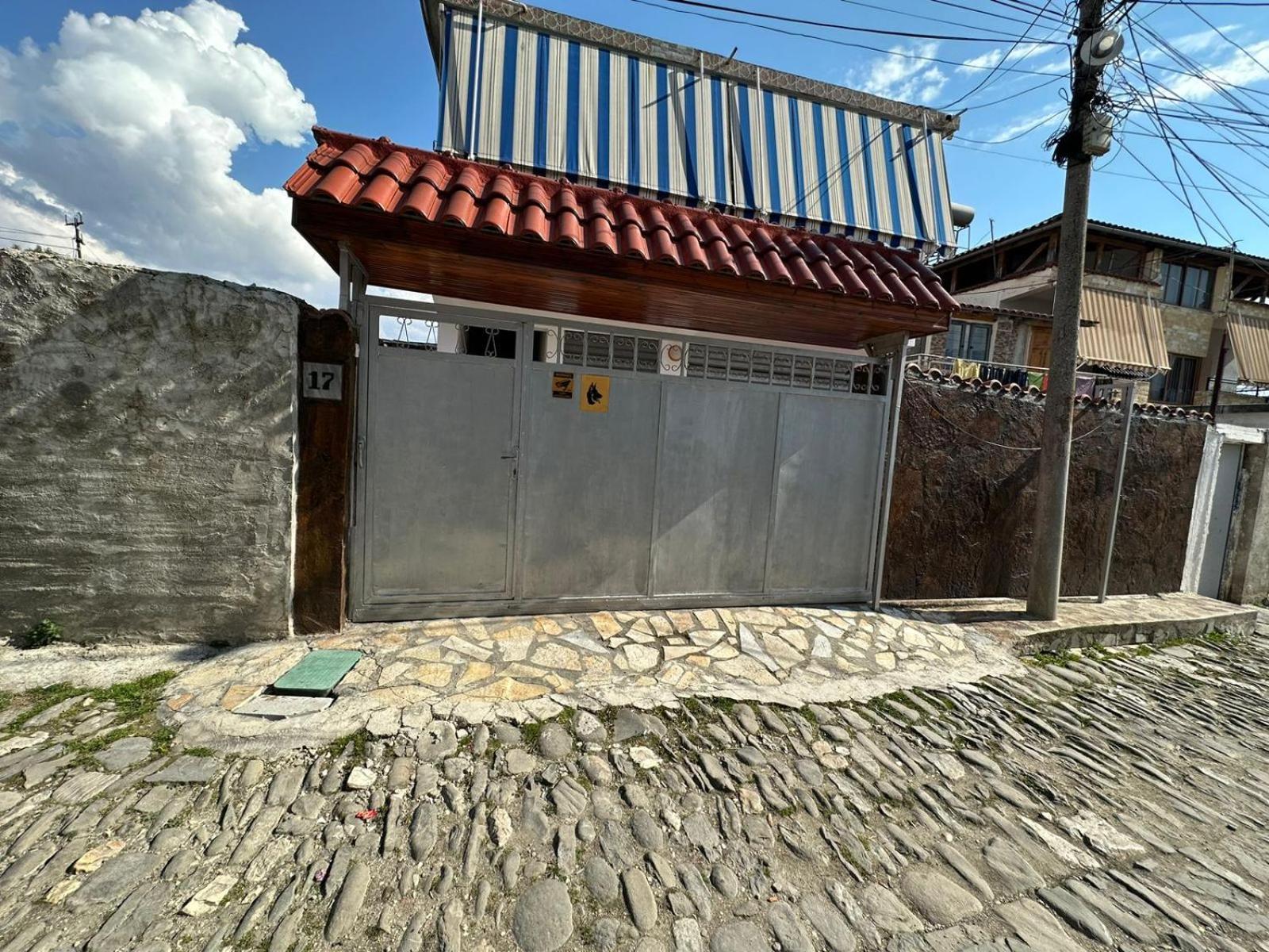Guesthouse Albi เบราท ภายนอก รูปภาพ
