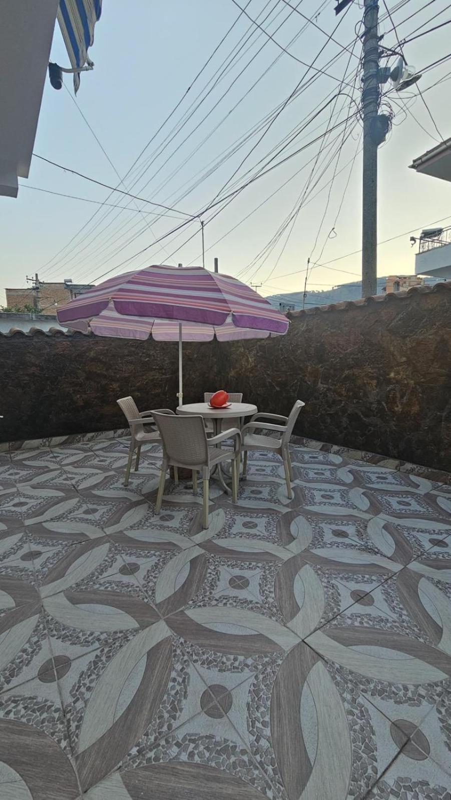 Guesthouse Albi เบราท ภายนอก รูปภาพ