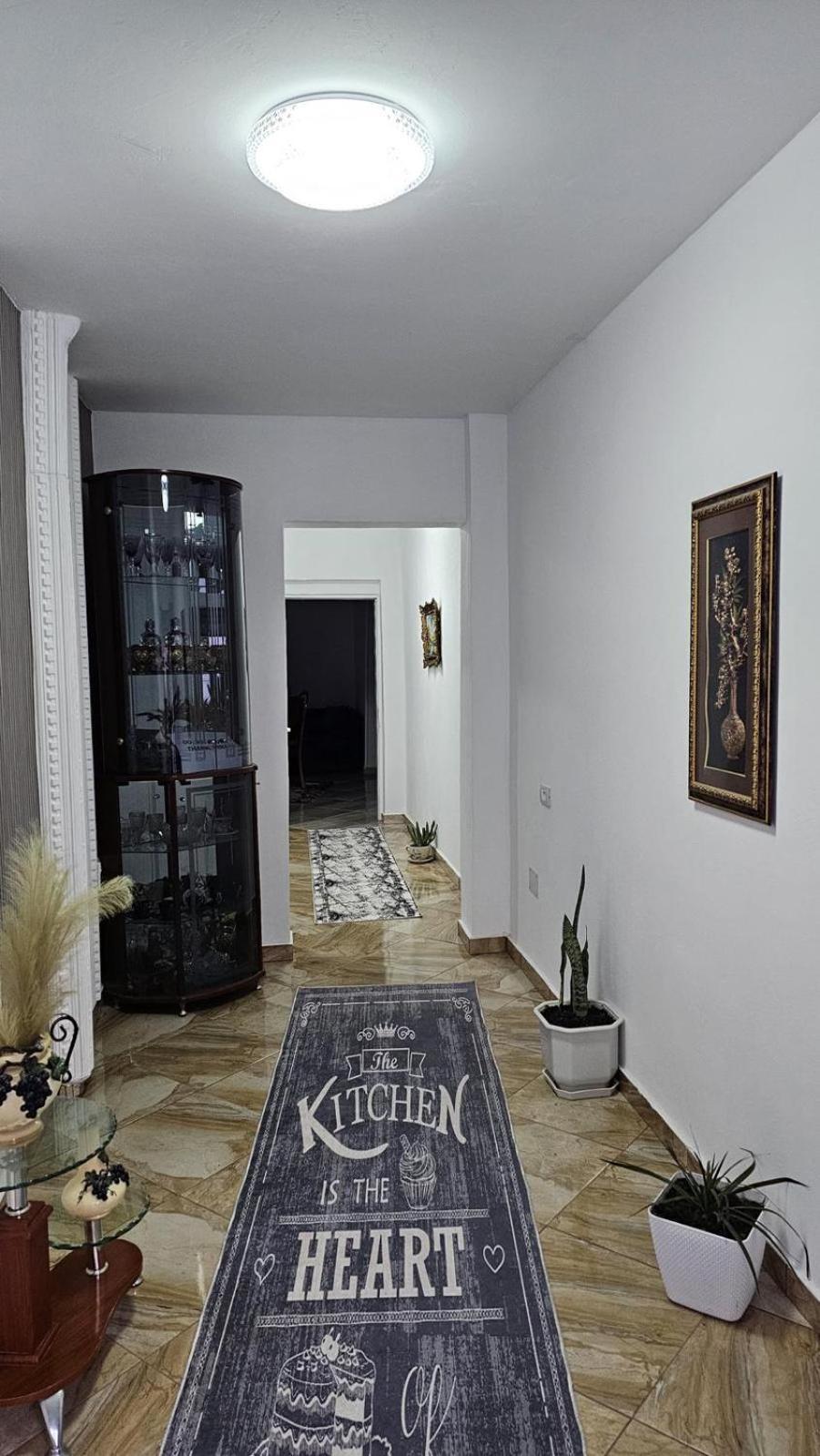 Guesthouse Albi เบราท ภายนอก รูปภาพ