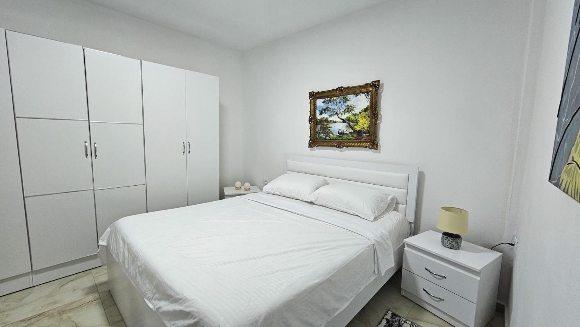 Guesthouse Albi เบราท ภายนอก รูปภาพ