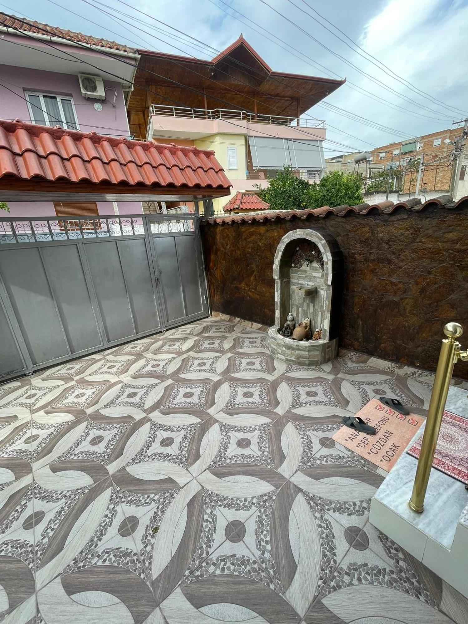 Guesthouse Albi เบราท ภายนอก รูปภาพ
