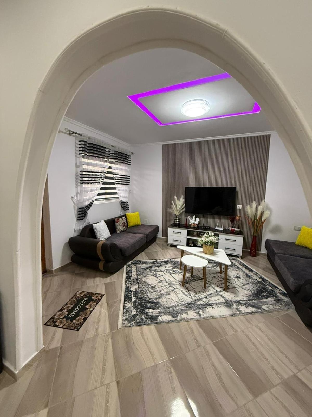 Guesthouse Albi เบราท ภายนอก รูปภาพ