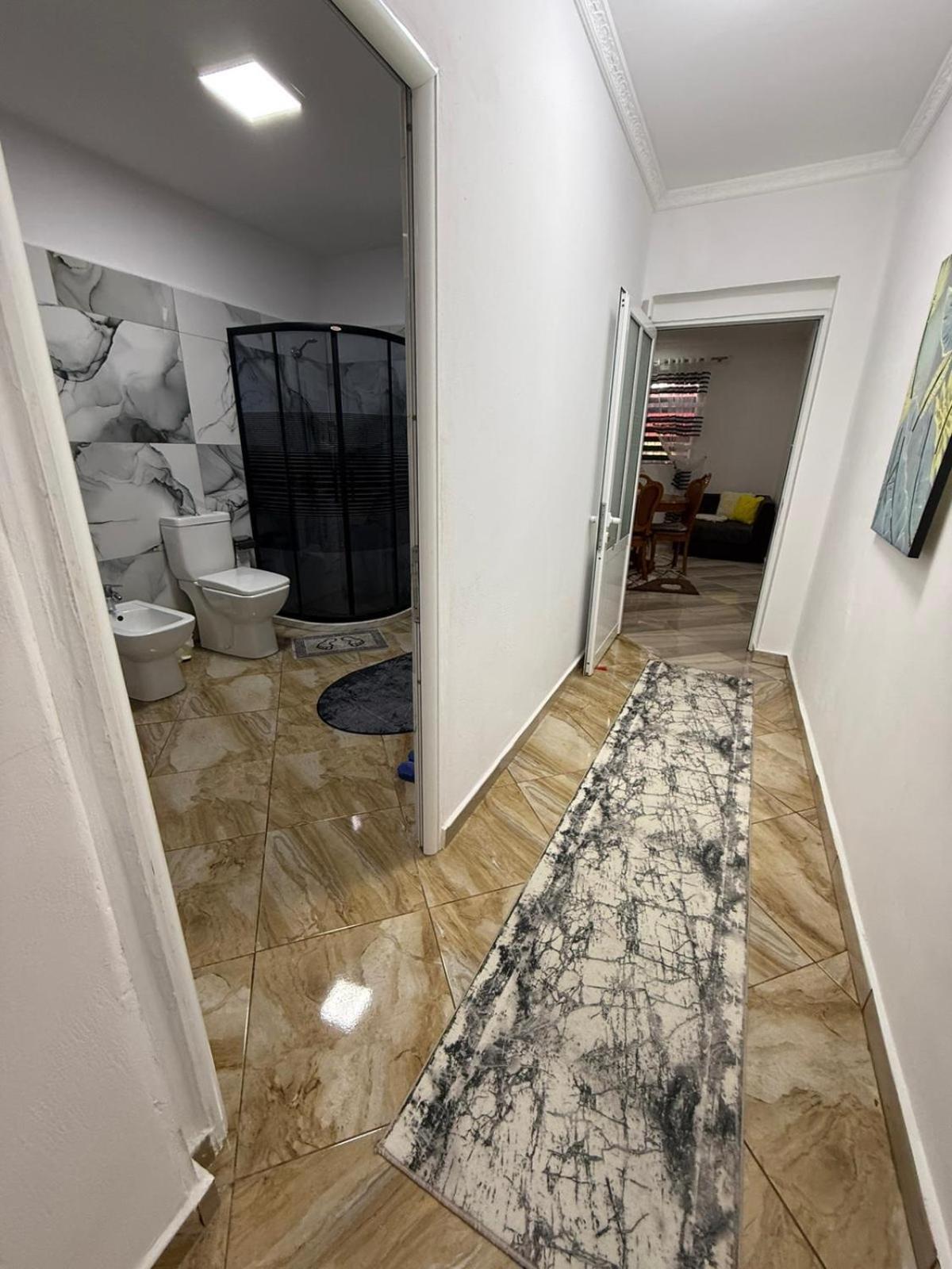Guesthouse Albi เบราท ภายนอก รูปภาพ