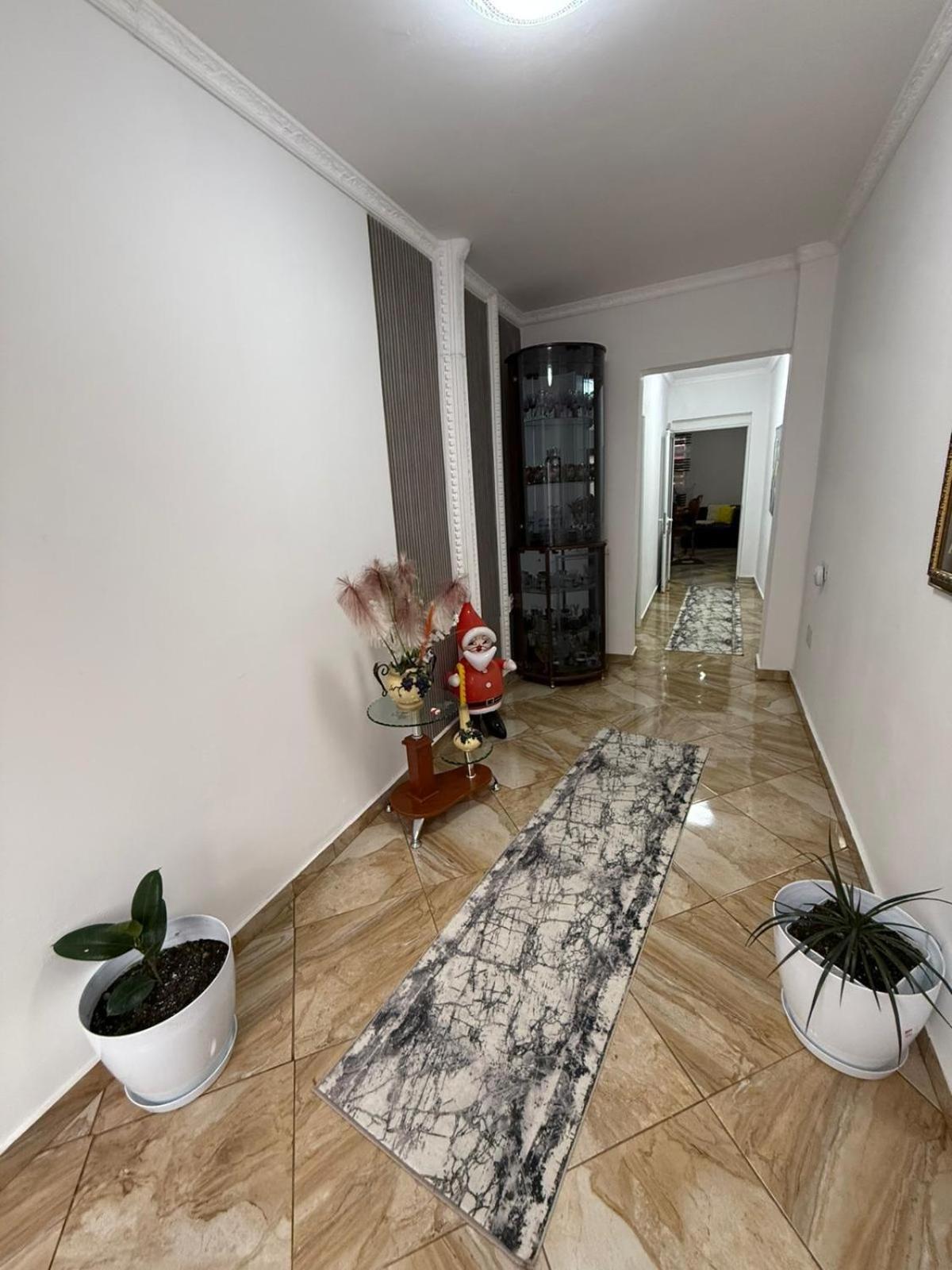 Guesthouse Albi เบราท ภายนอก รูปภาพ