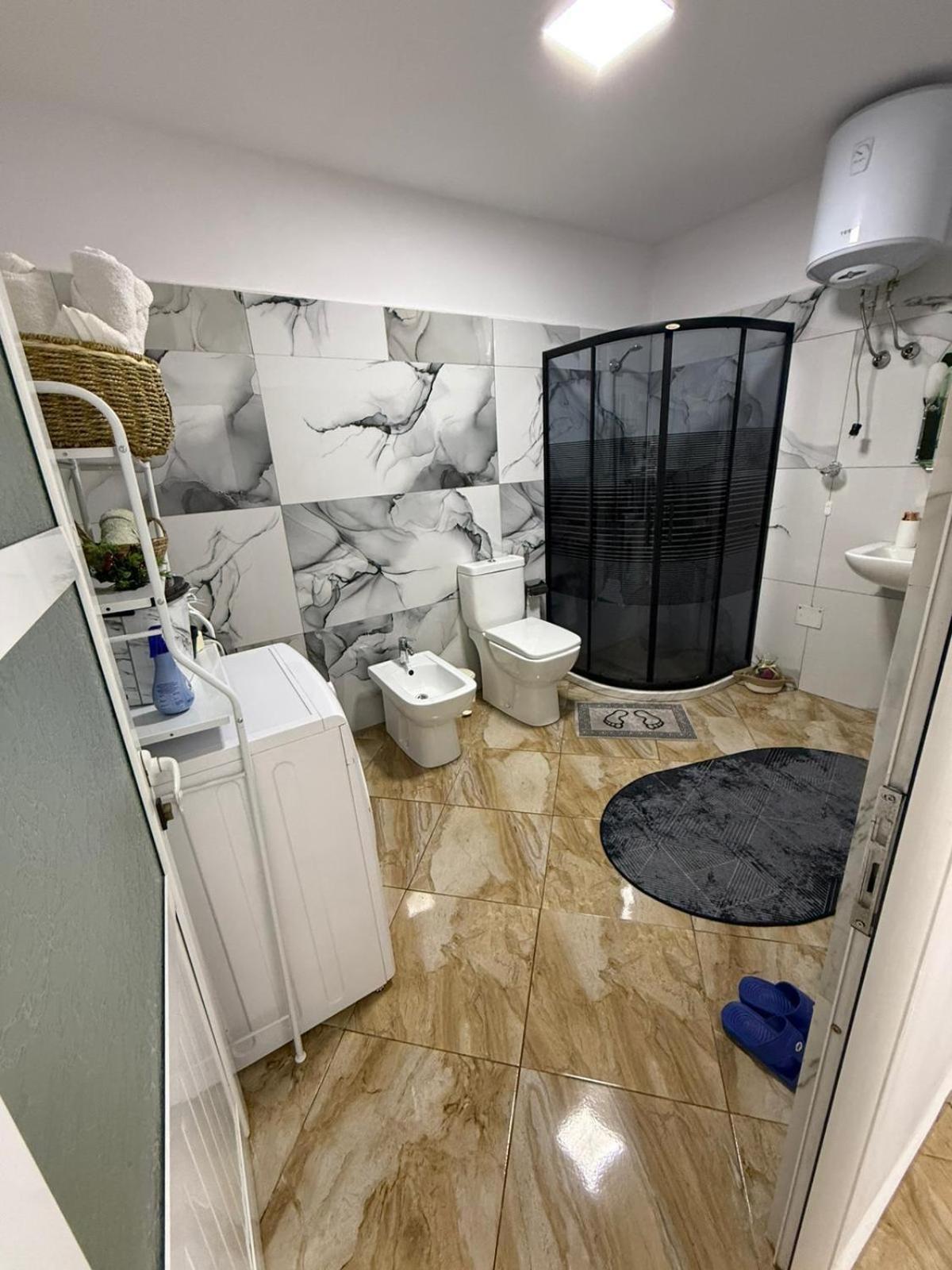 Guesthouse Albi เบราท ภายนอก รูปภาพ